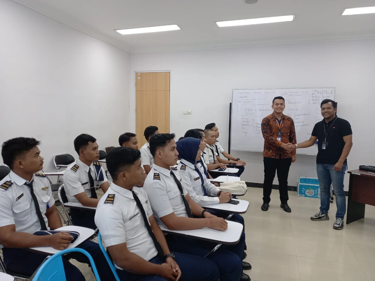 Instruktur profesional AVSEC